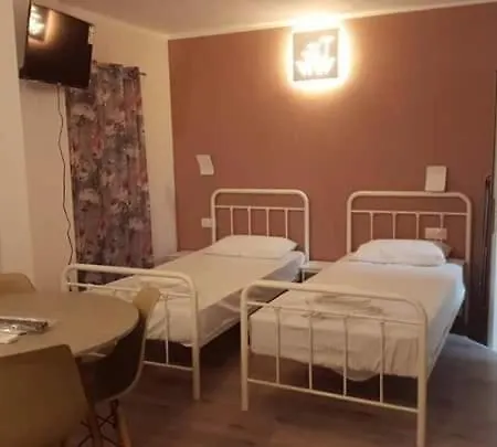 Perea White * Peraía